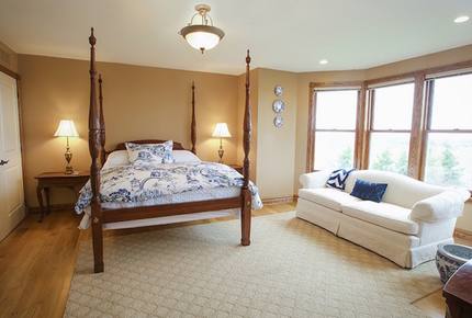 Niagara Vineyard Estate House - Niagara, Canada