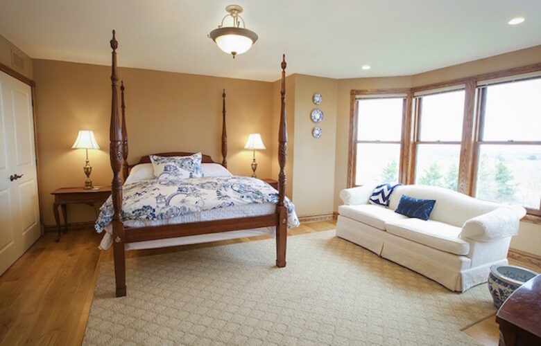 Niagara Vineyard Estate House - Niagara, Canada