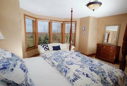 Niagara Vineyard Estate House - Niagara, Canada