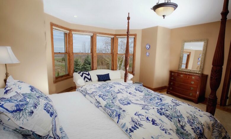 Niagara Vineyard Estate House - Niagara, Canada