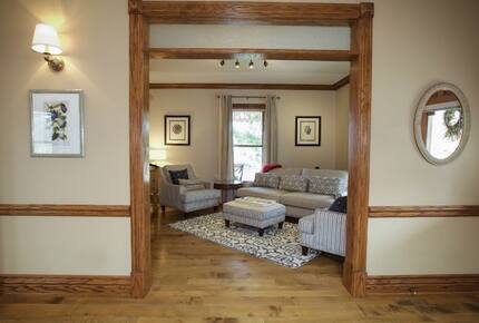 Niagara Vineyard Estate House - Niagara, Canada