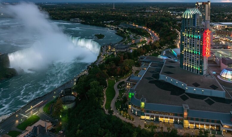 Niagara Vineyard Estate House - Niagara, Canada