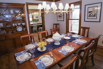 Niagara Vineyard Estate House - Niagara, Canada