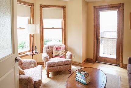 Niagara Vineyard Estate House - Niagara, Canada