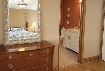 Niagara Vineyard Estate House - Niagara, Canada