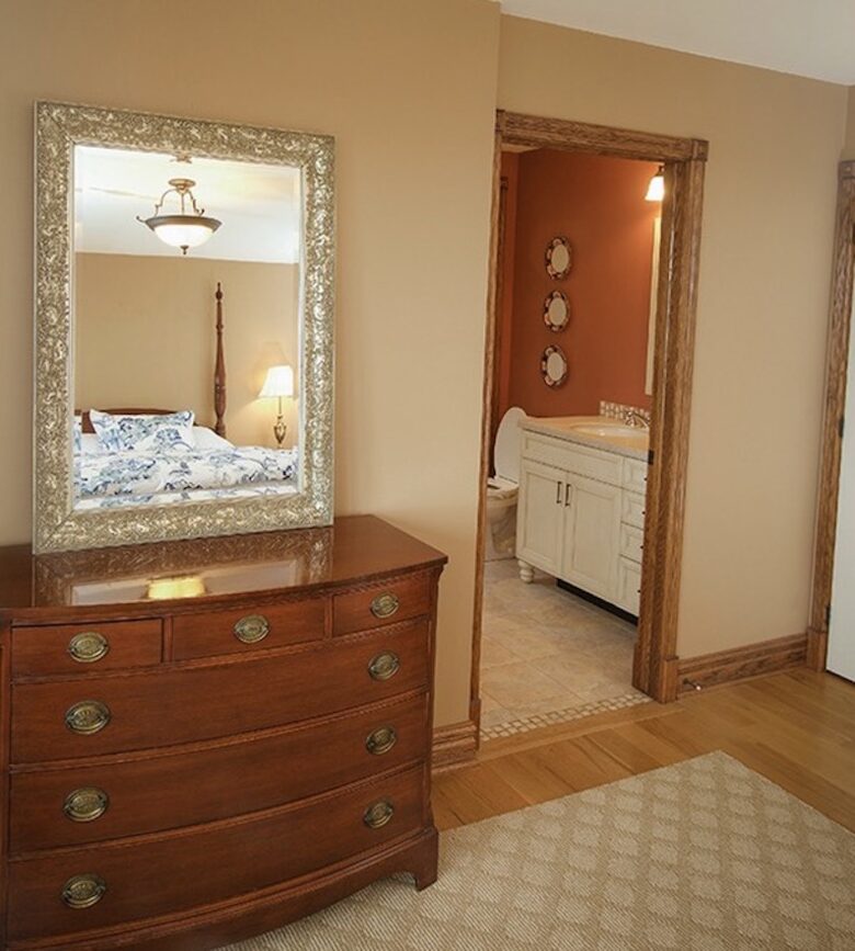 Niagara Vineyard Estate House - Niagara, Canada