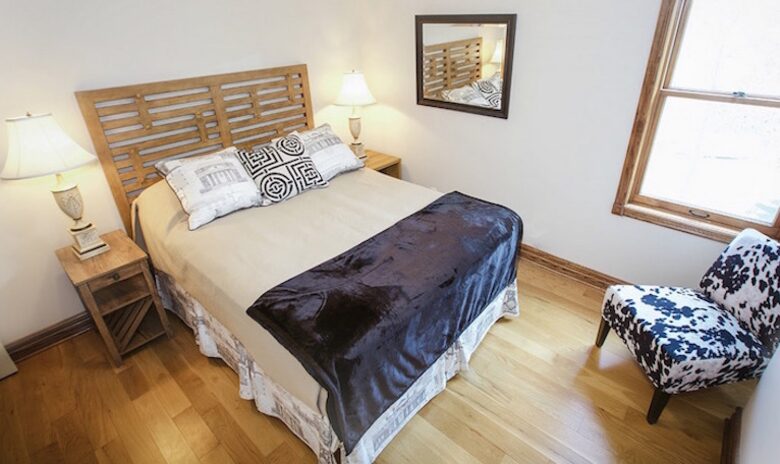 Niagara Vineyard Estate House - Niagara, Canada