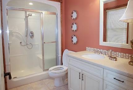 Niagara Vineyard Estate House - Niagara, Canada