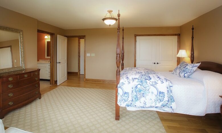 Niagara Vineyard Estate House - Niagara, Canada