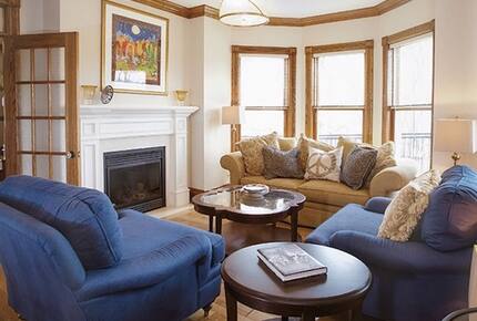 Niagara Vineyard Estate House - Niagara, Canada