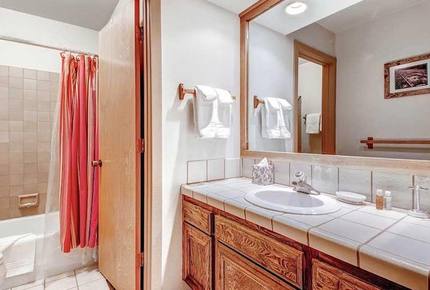 Ridgepoint Townhomes at Beaver Creek, Three Bedroom Residence - Avon, Colorado