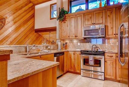 Ridgepoint Townhomes at Beaver Creek, Three Bedroom Residence - Avon, Colorado