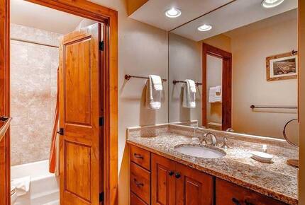 Ridgepoint Townhomes at Beaver Creek, Three Bedroom Residence - Avon, Colorado