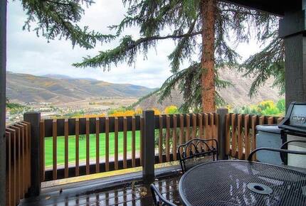 Ridgepoint Townhomes at Beaver Creek, Three Bedroom Residence - Avon, Colorado