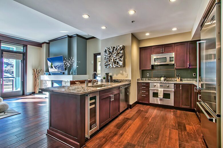 2 Bedroom Lake Tahoe Residence with Ritz Resort Amenities - Truckee, California