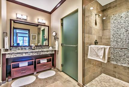 2 Bedroom Lake Tahoe Residence with Ritz Resort Amenities - Truckee, California