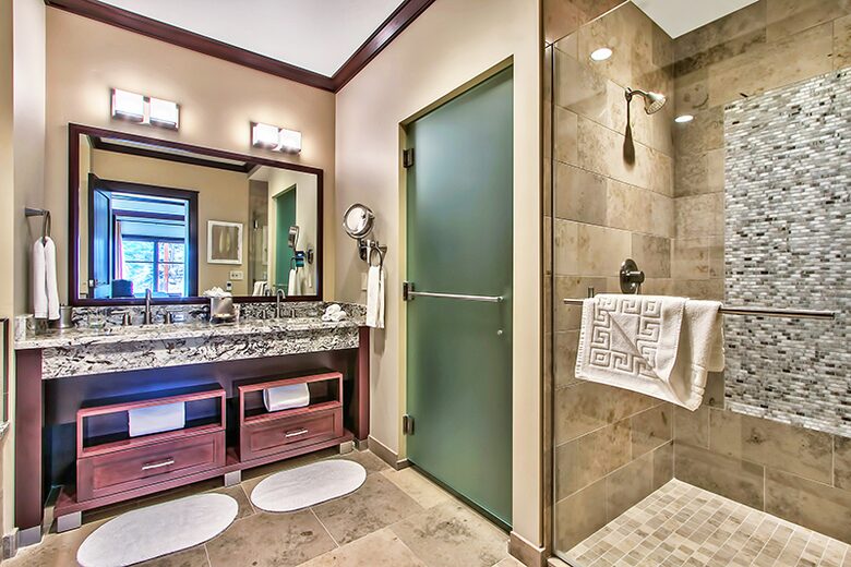 2 Bedroom Lake Tahoe Residence with Ritz Resort Amenities - Truckee, California