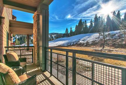 2 Bedroom Lake Tahoe Residence with Ritz Resort Amenities - Truckee, California