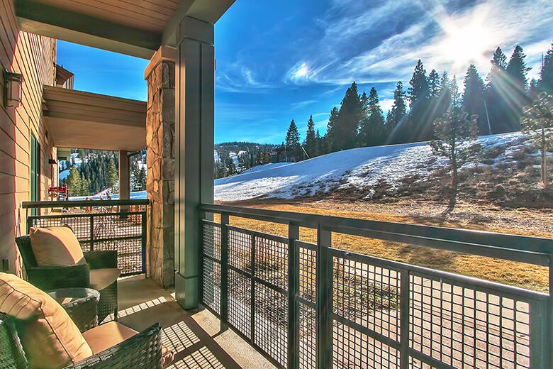 2 Bedroom Lake Tahoe Residence with Ritz Resort Amenities - Truckee, California