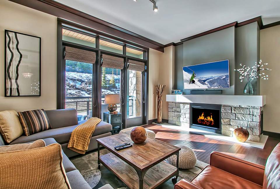 2 Bedroom Lake Tahoe Residence with Ritz Resort Amenities - Truckee, California