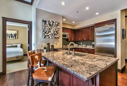 2 Bedroom Lake Tahoe Residence with Ritz Resort Amenities - Truckee, California