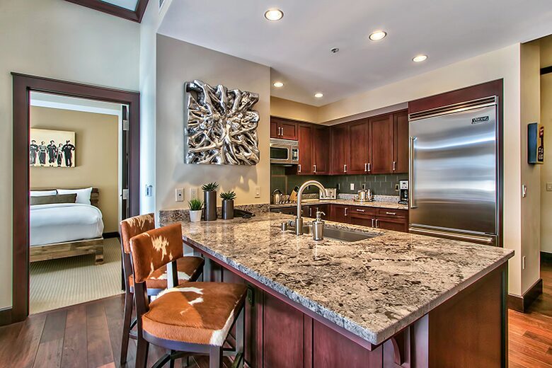 2 Bedroom Lake Tahoe Residence with Ritz Resort Amenities - Truckee, California