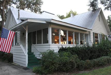1920s Lake Cottage with Resort Amenities - Yalaha, Florida
