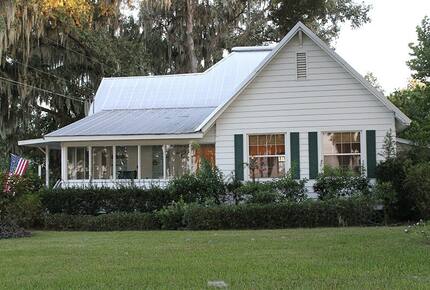 1920s Lake Cottage with Resort Amenities - Yalaha, Florida