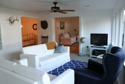 1920s Lake Cottage with Resort Amenities - Yalaha, Florida