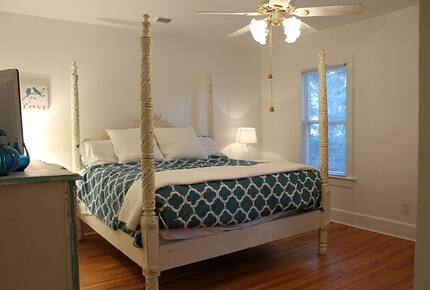 1920s Lake Cottage with Resort Amenities - Yalaha, Florida