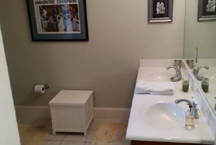 UNC Tickets & Townhouse - Chapel Hill, North Carolina