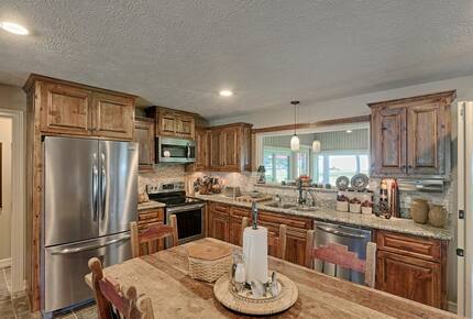 Texas Lake House Getaway - Coldspring, Texas