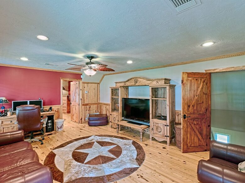 Texas Lake House Getaway - Coldspring, Texas