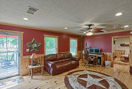 Texas Lake House Getaway - Coldspring, Texas