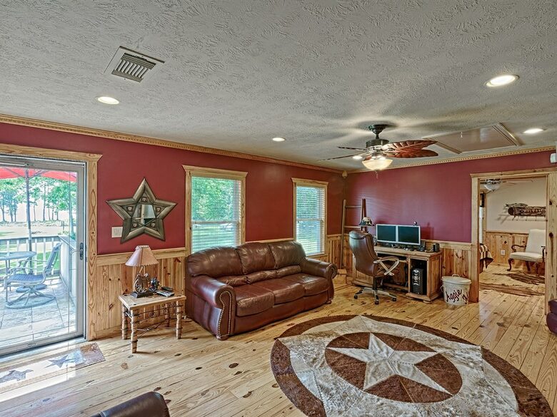 Texas Lake House Getaway - Coldspring, Texas