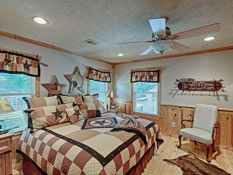 Texas Lake House Getaway - Coldspring, Texas