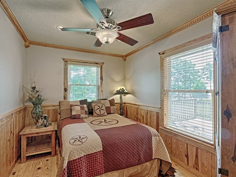 Texas Lake House Getaway - Coldspring, Texas