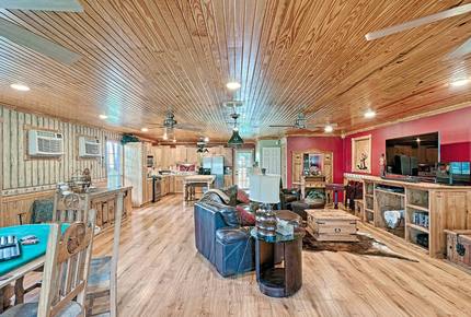 Texas Lake House Getaway - Coldspring, Texas