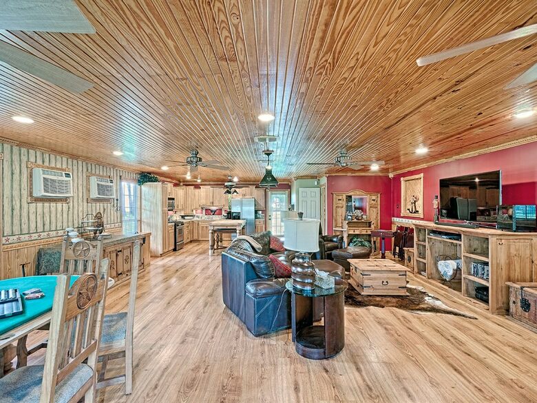 Texas Lake House Getaway - Coldspring, Texas