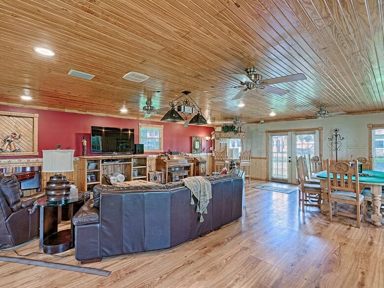 Texas Lake House Getaway - Coldspring, Texas