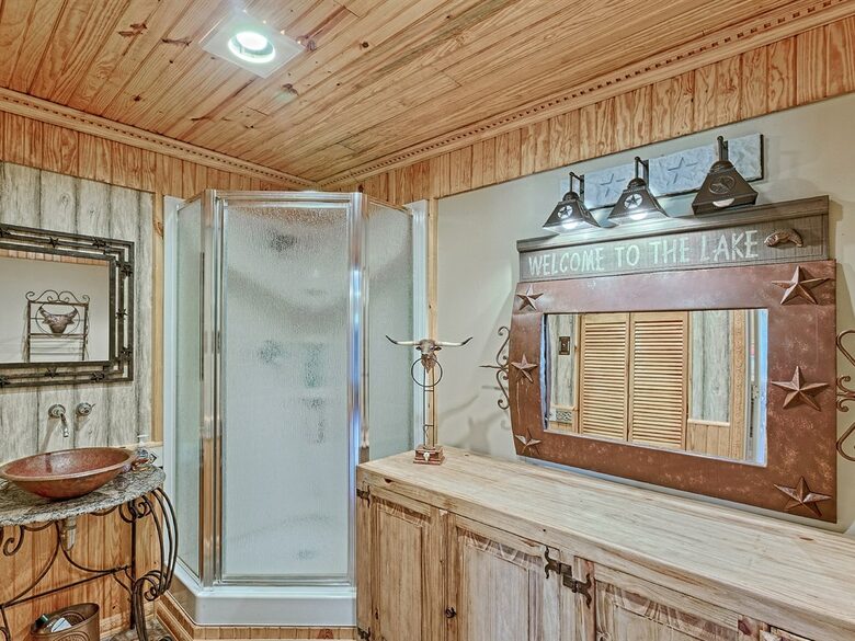 Texas Lake House Getaway - Coldspring, Texas