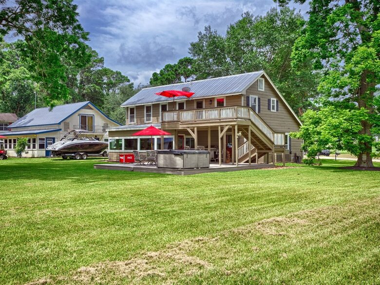 Texas Lake House Getaway - Coldspring, Texas