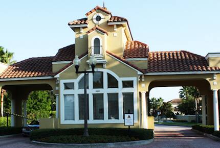 Orlando Lakefront Luxury near Universal and Disney - Orlando, Florida