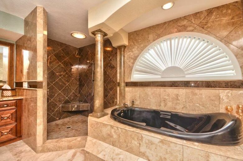 Lake Tarpon Waterfront Home - Palm Harbor, Florida