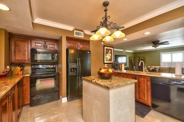 Lake Tarpon Waterfront Home - Palm Harbor, Florida