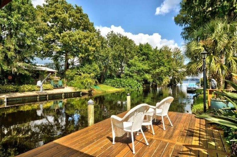 Lake Tarpon Waterfront Home - Palm Harbor, Florida