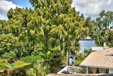 Lake Tarpon Waterfront Home - Palm Harbor, Florida