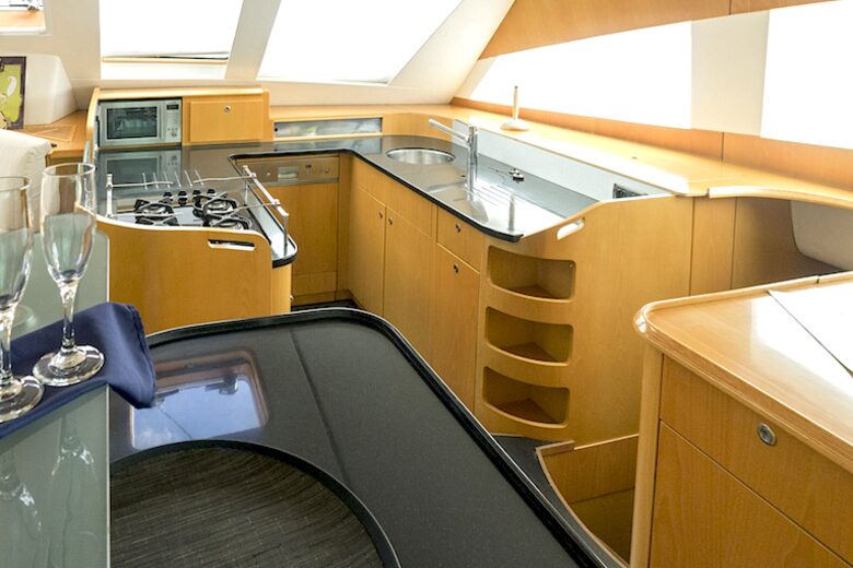 TradeWinds 62ft 4 Cabin Crewed Catamaran Flagship Class - St. Martin Sailing Vacation - Marigot, Sint Maarten (Dutch part)