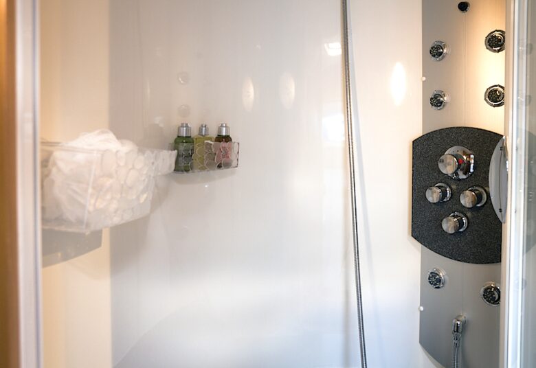 TradeWinds 62ft 4 Cabin Crewed Catamaran Flagship Class - St. Martin Sailing Vacation - Marigot, Sint Maarten (Dutch part)