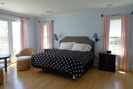 Seaview Avenue Beachfront Estate - Barnstable, Massachusetts